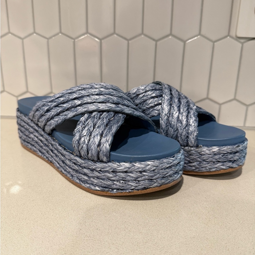 JS Slides Quiver Sandals in blue, Size 9, Brand New